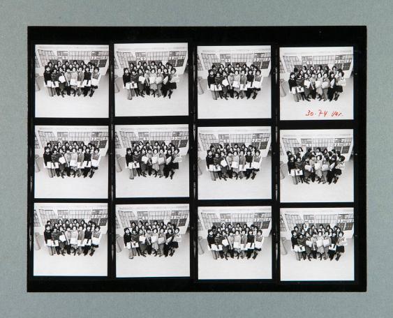 [Asiatische Stewardessenschulung]