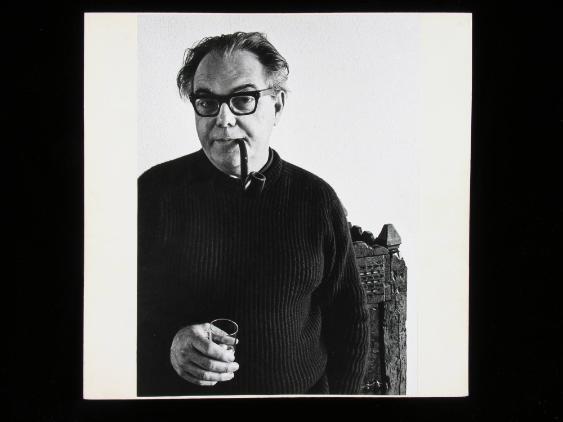 Max Frisch in seiner Wohnung