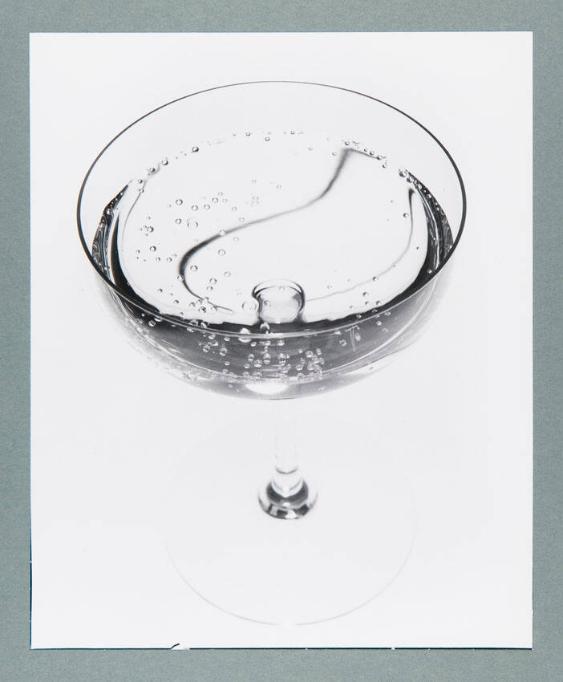 [gefülltes Sektglas in Aufsicht]