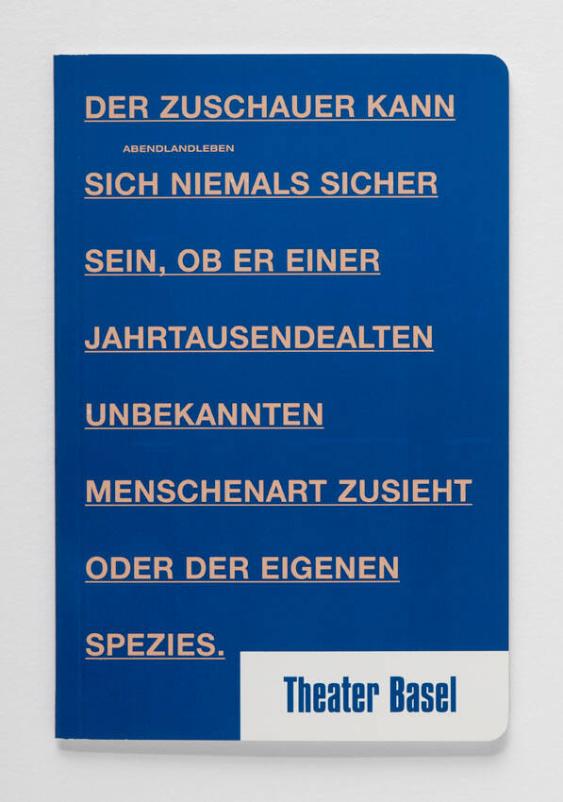 Der Zuschauer kann sich niemals sicher sein, ob er einer jahrtausendealten Unbekannten Menschenart zusieht oder der eigenen Spezies.