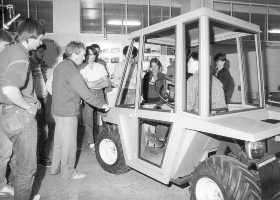 Reportage Unterricht Weiterbildungsklasse Innenarchitektur und Produktgestaltung