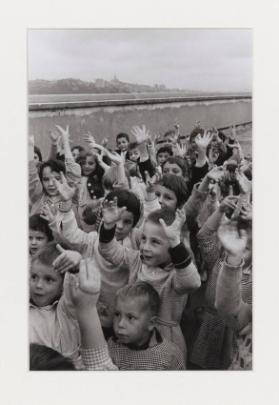 [Spielende Kinder der Cité radieuse, Marseille]