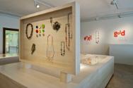 19 Entfesselt – Schmuck ohne Grenzen/Jewellery Unleashed!; Ausstellungsansicht/exhibition view …