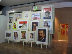 Kopf an Kopf – Politikerporträts, Ausstellungsgestaltung