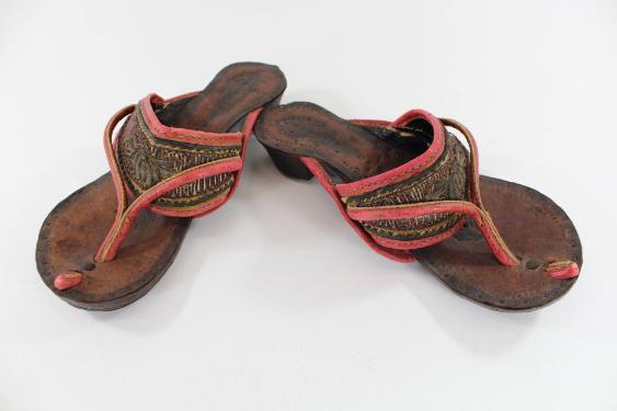 Javanische Männersandalen