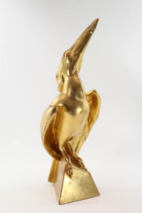 Vogel auf Sockel