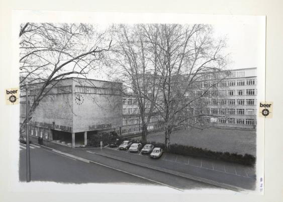 Eingang Hauptgebäude Kunstgewerbeschule  und -museum