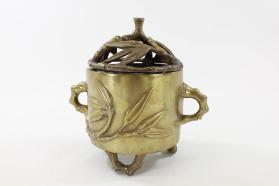 Räuchergefäss mit Deckel aus Bambuszweigen