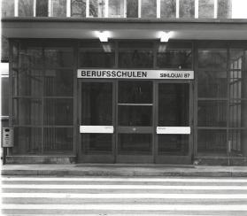 Kunstgewerbeschule, Schultrakt, Eingang A Sihlquai 87