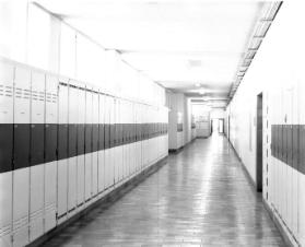 Kunstgewerbeschule, Schultrakt, Flur mit Schränken