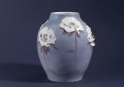 Algot Erikson, Pfingstrosen; Vase, Rörstrand-Porzellan, um 1900; Museum für Gestaltung Zürich, …