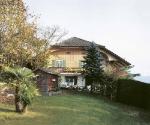 Falsche Chalets - CHALET, 1941, INFANTERIEBUNKER, HILTERFINGEN BE. Betonbau mit ziegelbedecktem…