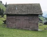 Falsche Chalets - STALL, 1941, ARTILLERIEBUNKER, ENNETBERG GL. Betonbau mit dreiseitiger Holzve…