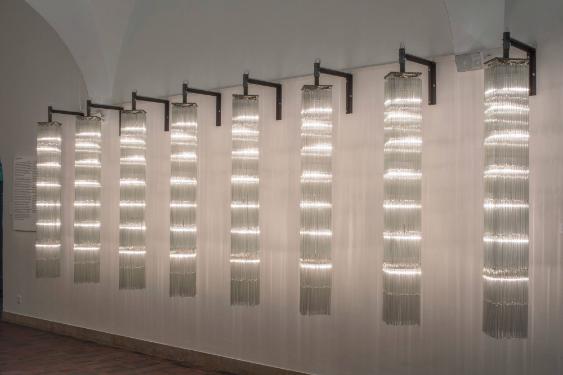 Achtteiliger Leuchter des Dining Rooms der Schweizer Botschaft in New Delhi