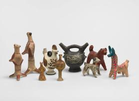 Nippes, Sammelstücke aus aller Welt (Figuren, Vasen, Tiere, Messer)
