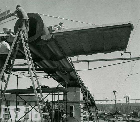 Winterthur Grüze Bahnhof - Montage der Dachplatten