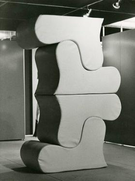 Soft Chair - ein Stapel Prototypen, aufgenommen im Showroom von Troesch + Co