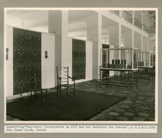 Englisches Kunstgewerbe um 1900 aus den Beständen des Museums