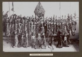 Javanische Marionetten und Schattenspielfiguren