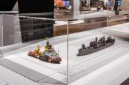 Kartonmodelle von Niklaus Knöll in der Ausstellung „Welten bauen – Modelle zum Entwer-fen, Samm…