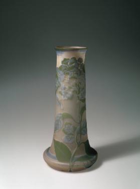 Vase mit Hortensien