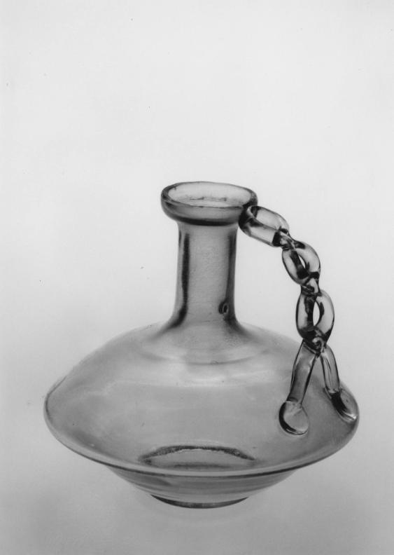 Krug mit Ösenhenkel
