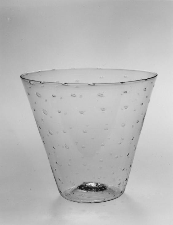 Bechervase mit Blasen