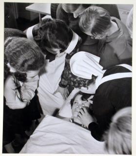 Rolleiserie in der Krankenpflegeabteilung in der Gewerbeschule I