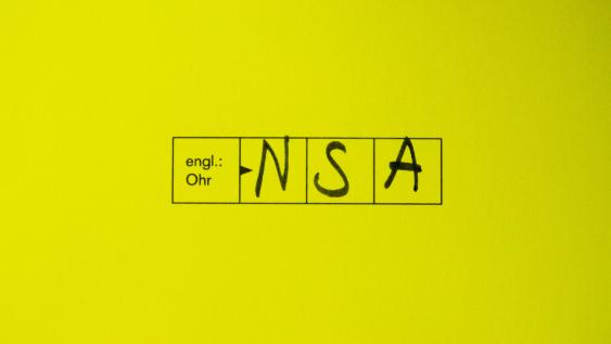 engl.: Ohr - NSA - Leisten Sie sich eine eigene Meinung - WoZ - Die Wochenzeitung