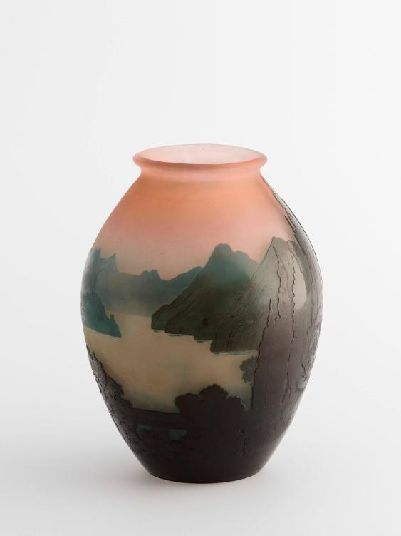 Vase mit südlicher Alpenlandschaft