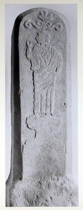 Schulreise Bologna ; Marzabotto ; Etruskische Grabstele ; Höhe ca. 2 m