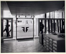 Innenaufnahme eines renovierten Ladens in Luzern ; Architekt O. Schärli