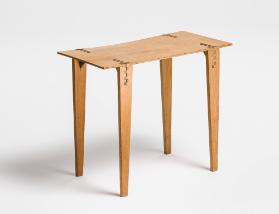 Tischchen mit lösbaren Eckverbindungen