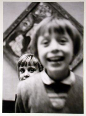 Kinder, Dada-Ausstellung