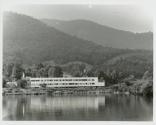 Das Studies Building am Lake Eden, Black Mountain College Campus, um 1940/41, Foto: Claude Stol…