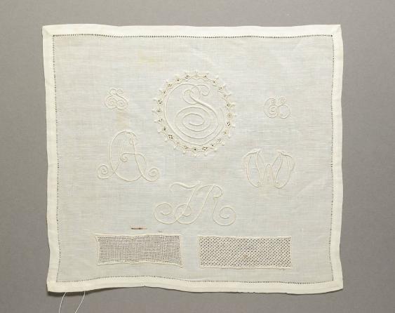 Monogramm-Mustertuch