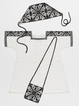 Kinderkleid mit Mütze und Täschchen