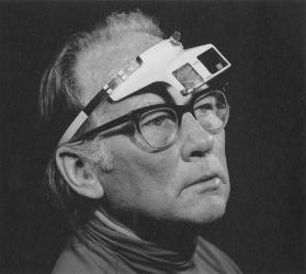 Foto: Willi Eidenbenz, Selbstporträt als Grafiker, 1970er-Jahre
Quelle: Eisold, Norbert, Norbe…