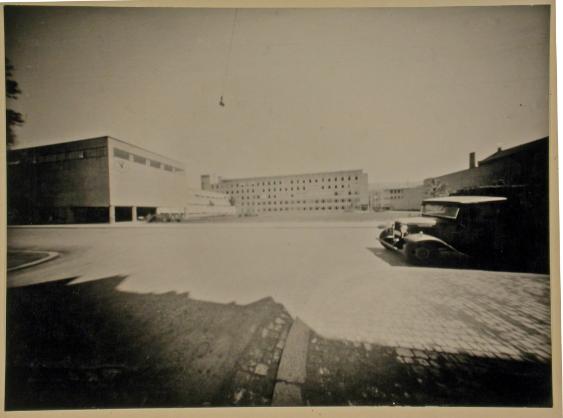 Kunstgewerbeschule,  Ansicht Ausstellungsstrasse / Baumgasse, aufgenommen mit der Lochkamera