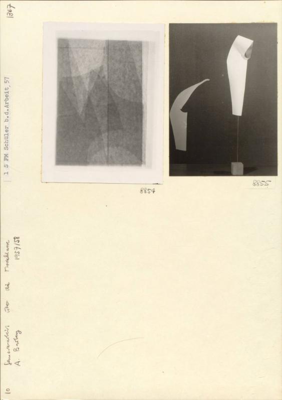 Schülerinnen bei der Arbeit