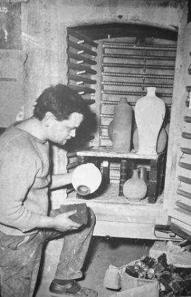 Quelle: Dokumentation Klaus Rothe, Kunstgewerbesammlung, Museum für Gestaltung Zürich
Foto: un…