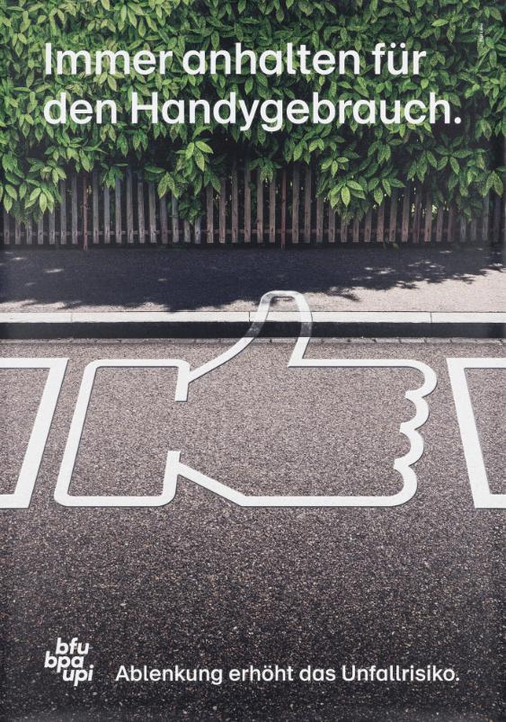 Immer anhalten für den Handygebrauch. Ablenkung erhöht das Unfallrisiko. bfu bpa upi