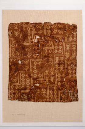 Gewebefragment mit Dämonen und Raubkatzen