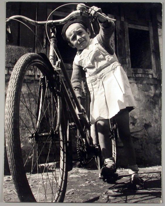 Kind mit einem Fahrrad