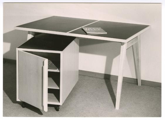 Schreibtisch und Rollkorpus