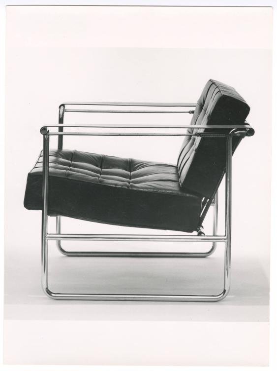 Sessel HE 113 [offizieller Name]