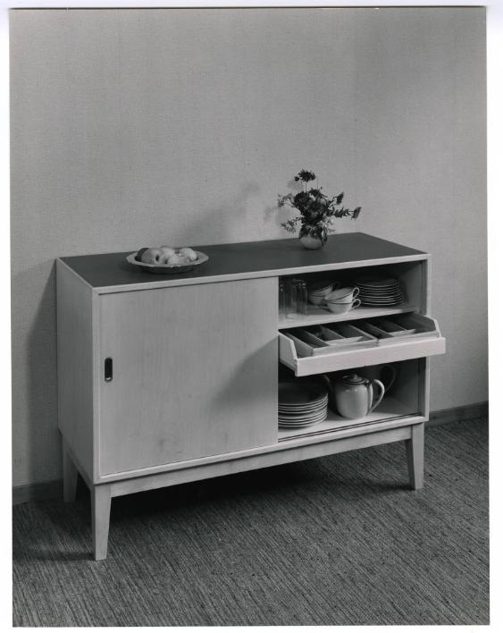 Geschirrschrank