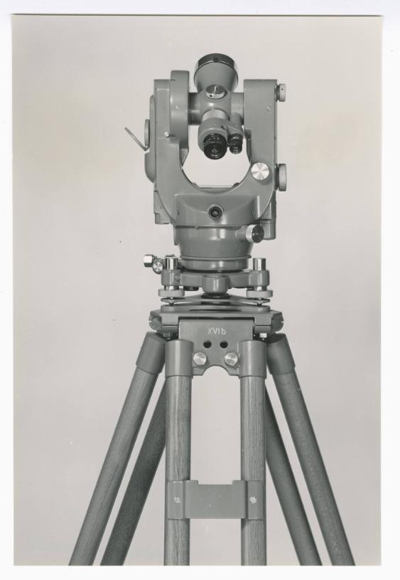 Theodolite T-1a und Stativ XVIb [offizieller Name]