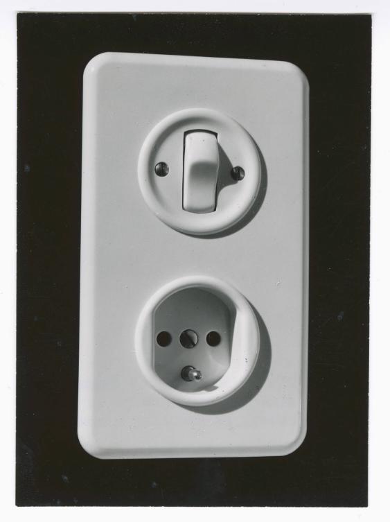 Wippenschalter und Steckdose