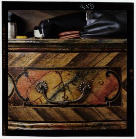 Kommodenschublade mit illusionistischer Dekoration in faux marbre und faux bois